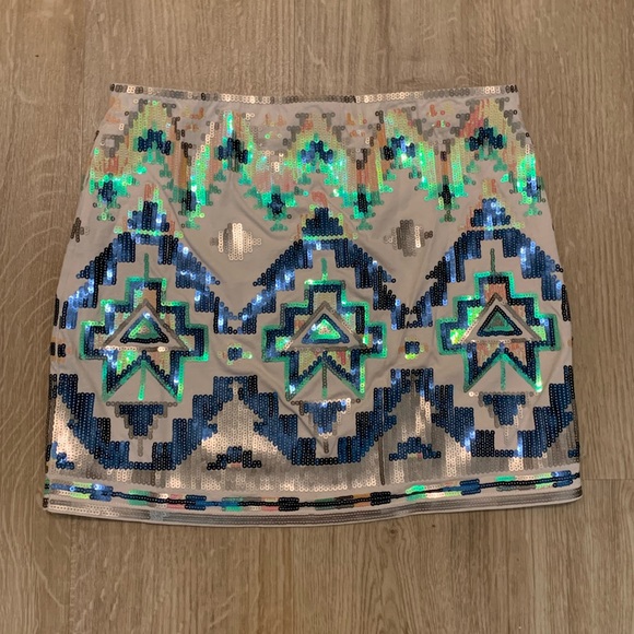 Express Sequin Miniskirt - Picture 6 of 9
